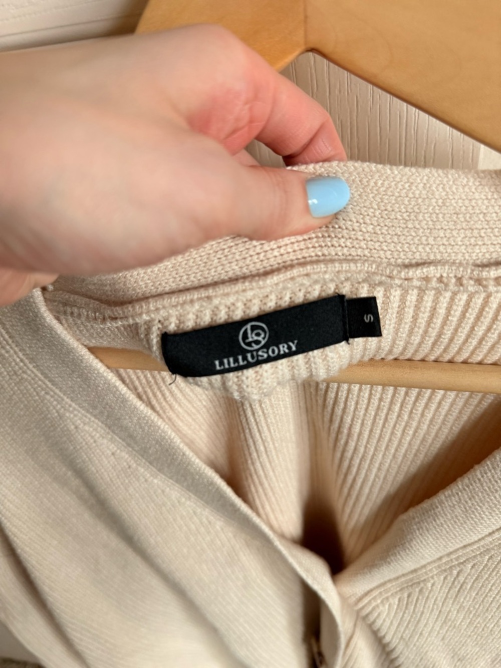 Amazon Ivory V-Neck Button Ribbed Cardigan - Picture 3 of 3